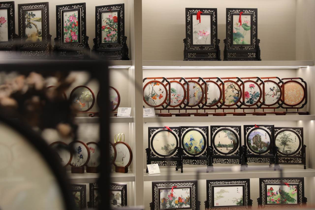 百工之鄉(xiāng)版權(quán)賦能 鹿城揭牌全省首個民間文藝版權(quán)服務(wù)中心，助推文化產(chǎn)品走向世界