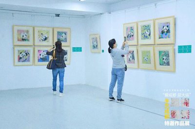 名家作品亮相 展現非遺魅力——“愛成都·迎大運”手藝成都蜀錦蜀繡特邀作品展正式開展