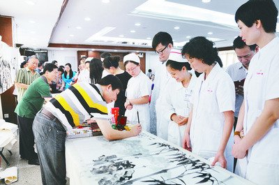 光與影 到人民中去——論文藝創作的時代使命與人民立場